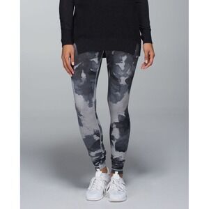 Lululemon Wunder Under PantFloral Platoon Silver Spoon Ambient Grey Size 2